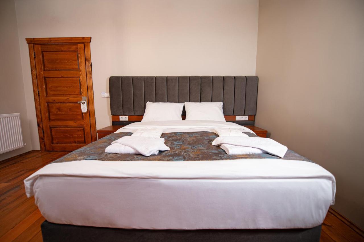 Ahiska Palas Otel Kars Buitenkant foto