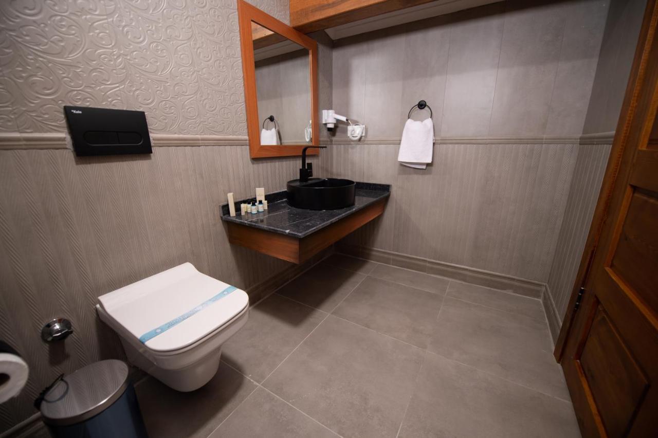 Ahiska Palas Otel Kars Buitenkant foto
