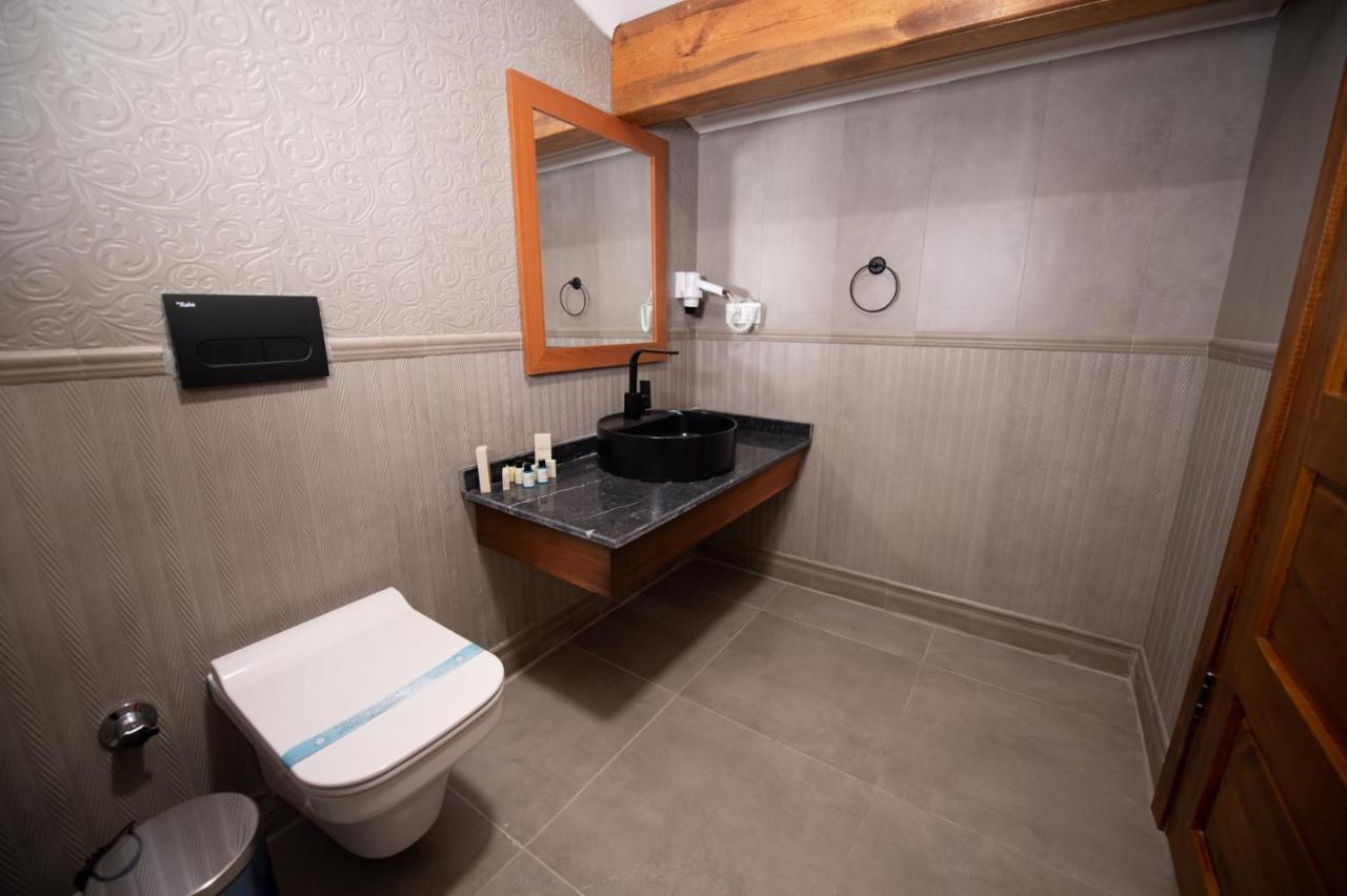 Ahiska Palas Otel Kars Buitenkant foto